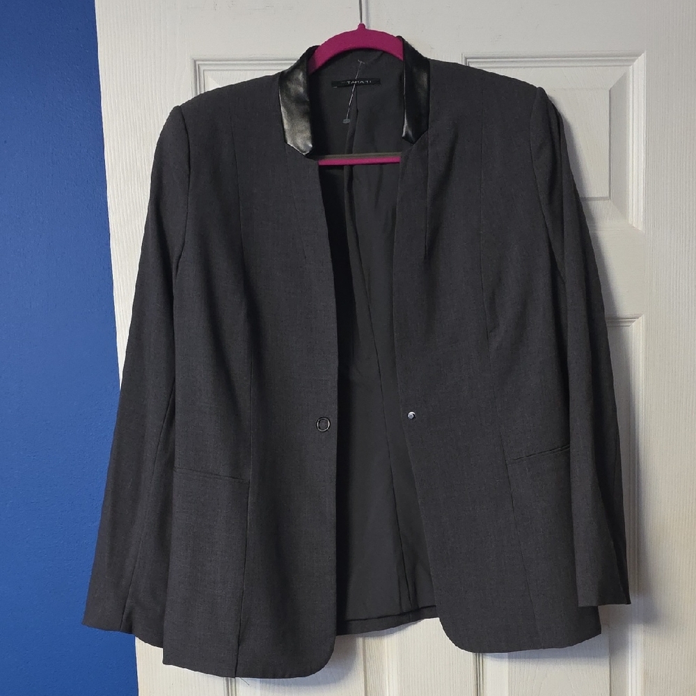 Tahari Women's Gray Blazer with Black Collar